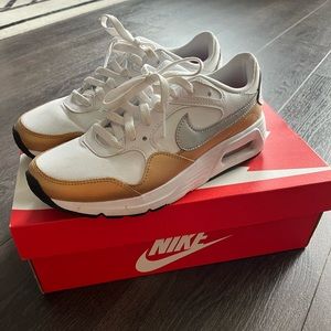 Great condition air max